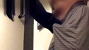 【new男性器拷問】女性に男性器を強く叩かれているのに勃起してしったペニスを見て、女性はエスカレートして今度はグーパンチでペニスを強打し痛めつけられてしまった情けない僕
