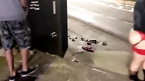 Cafuçu f1 entra na putaria com uma puta rabuda e um leke de bobeira (completo itty-bitty in flames e subscrição)