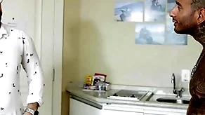 Chamei o gerente do guest-house e fodi seu rabo