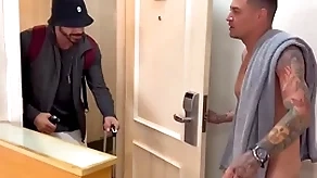 Vizinho tarado bateu na porta errada e acaba ganhando leitinho ,vídeo completo hardly ever red…