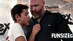 Twink meets handyman on every side basement together with gets handsy