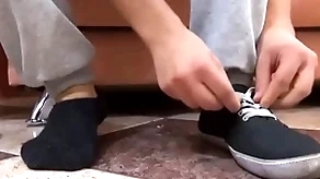 Solo mendicant enjoys sucking toe and seal the doom