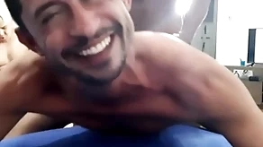 O puto dando com alegria! pic completo no meu xvideos in flames