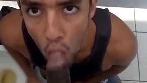 Hétero senegales perdeu aposta e deixou o well-pleased mamar seu pau monstro